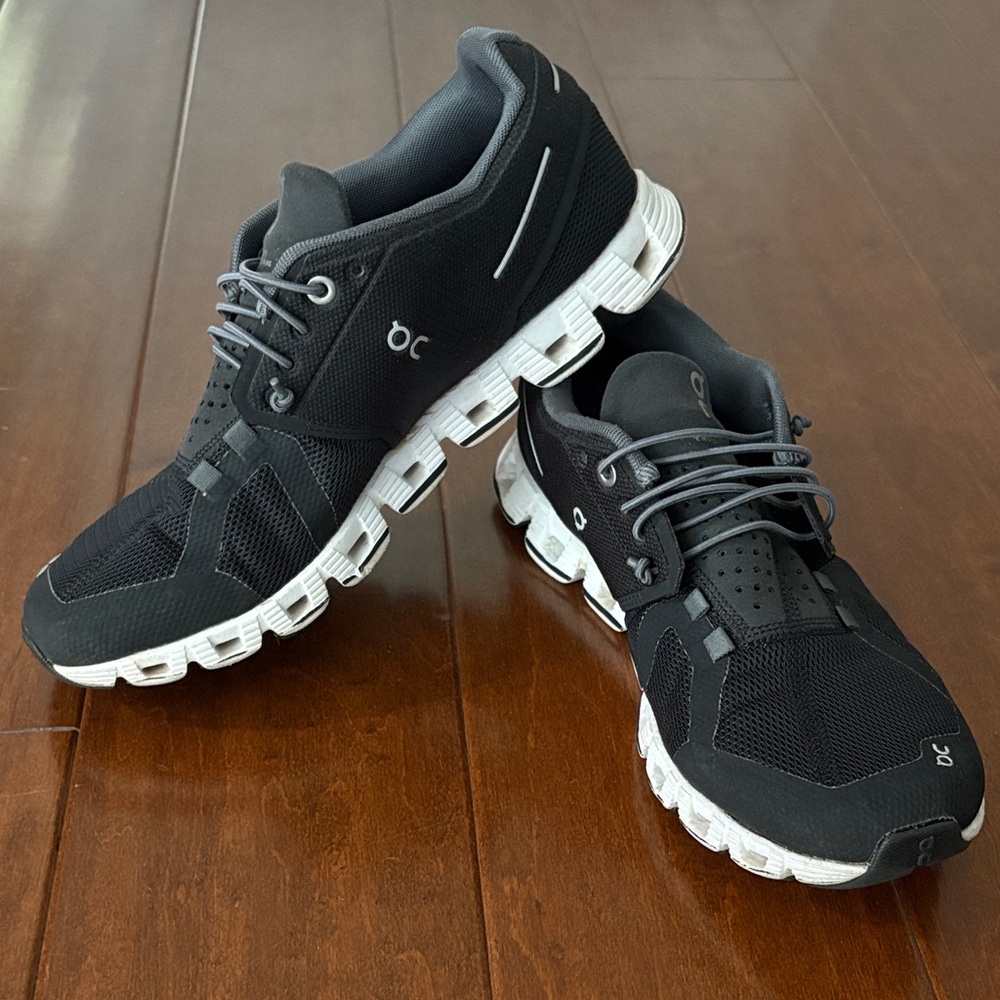 Oncloud Women's Black and White Athletic Shoes